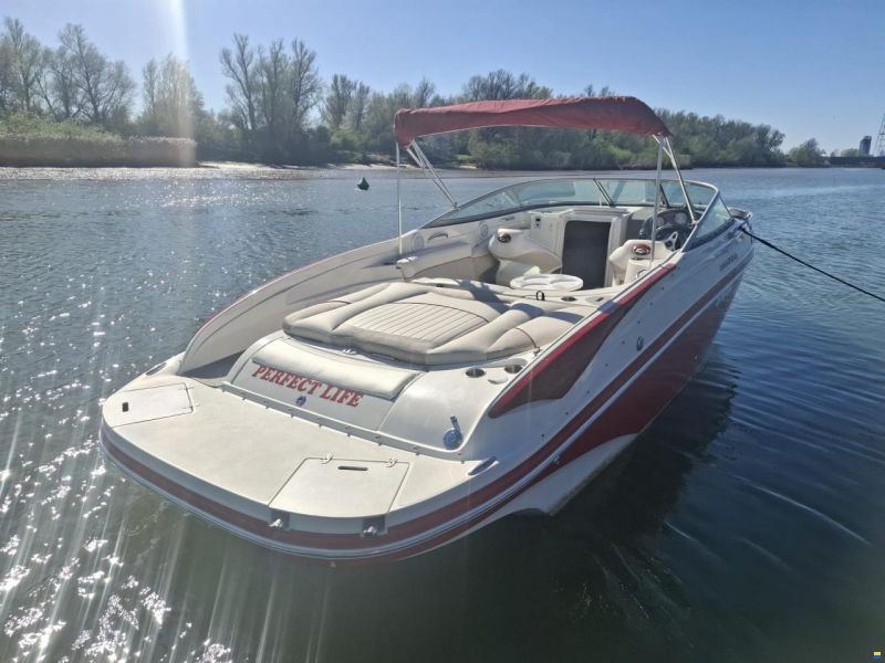 Rinker 246 Captiva Cuddy