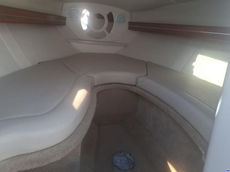 Rinker 246 Captiva Cuddy