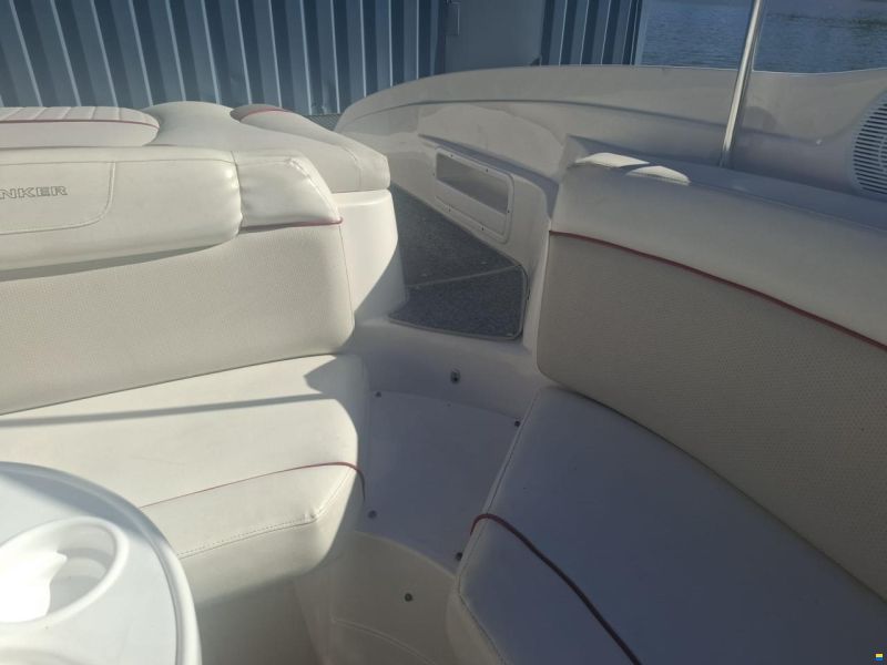Rinker 246 Captiva Cuddy