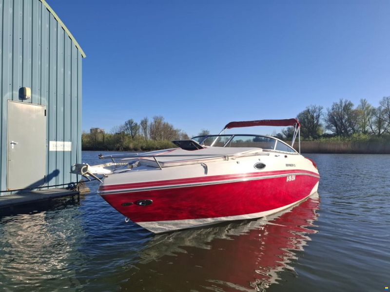 Rinker 246 Captiva Cuddy