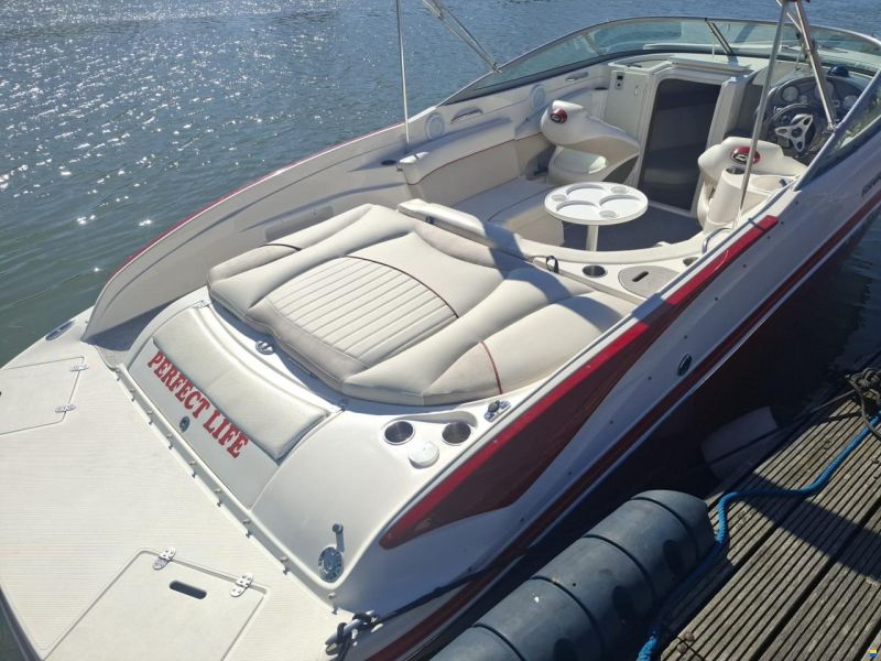 Rinker 246 Captiva Cuddy