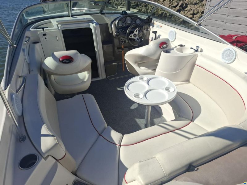 Rinker 246 Captiva Cuddy