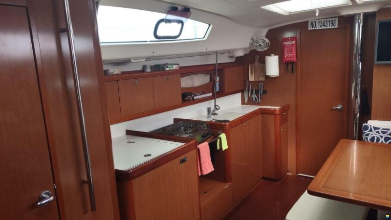 Beneteau Oceanis 43