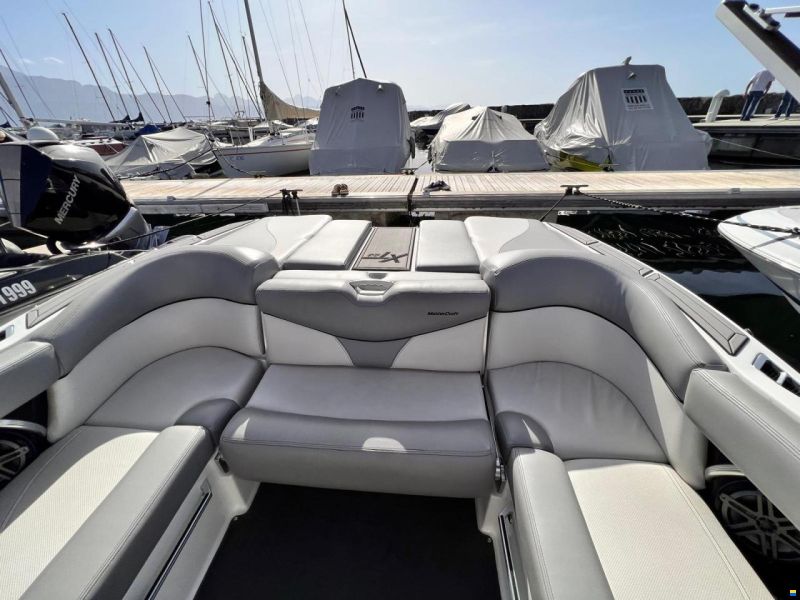 MasterCraft XT23 | 2017 | gris & blanc