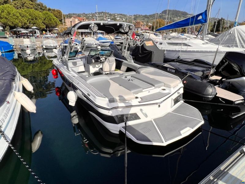 MasterCraft XT23 | 2017 | gris & blanc