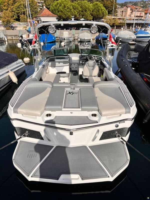 MasterCraft XT23 | 2017 | gris & blanc