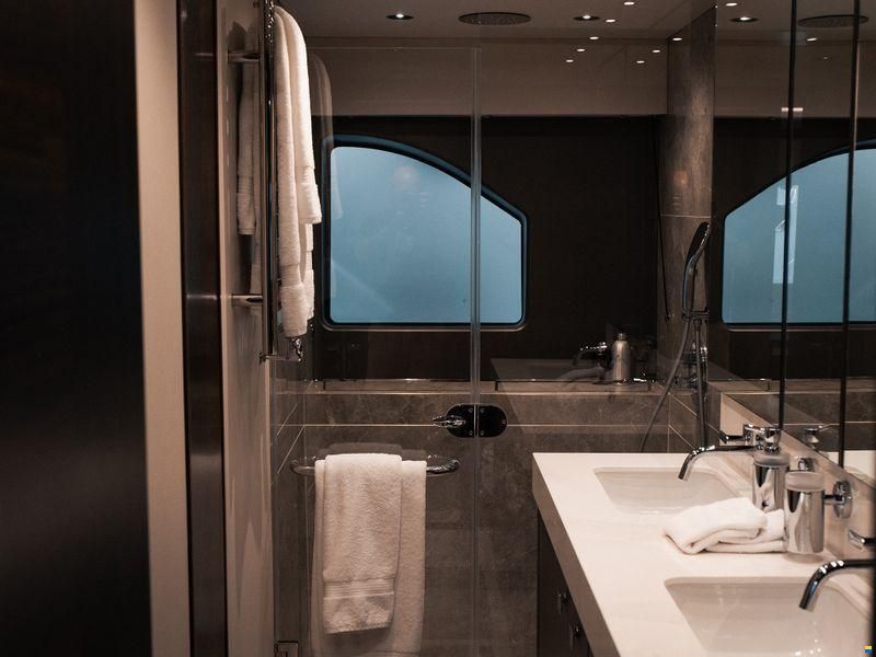 Sunseeker 76 Yacht