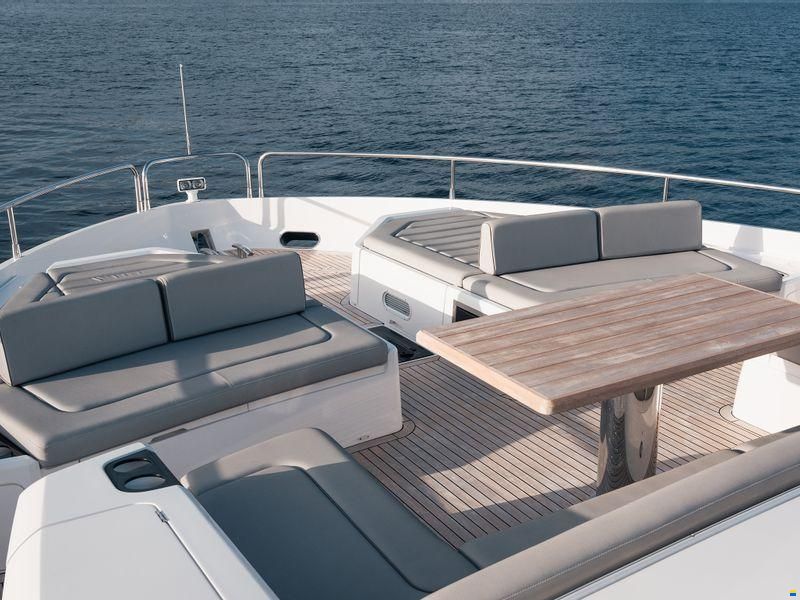 Sunseeker 76 Yacht