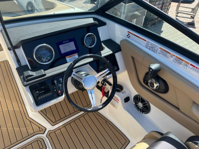Sea Ray 210 SPX Outboard