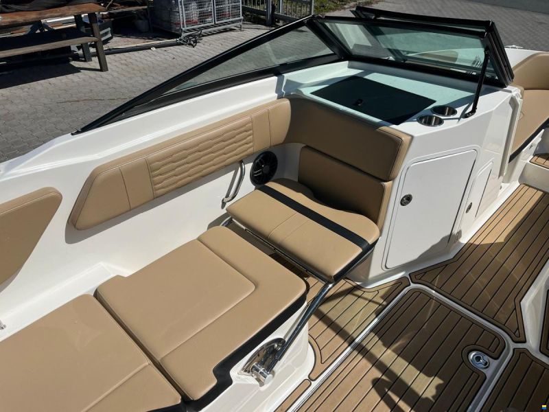 Sea Ray 210 SPX Outboard