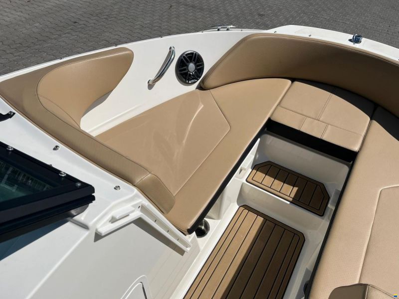 Sea Ray 210 SPX Outboard