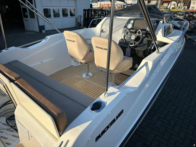 Quicksilver 555 Cabin