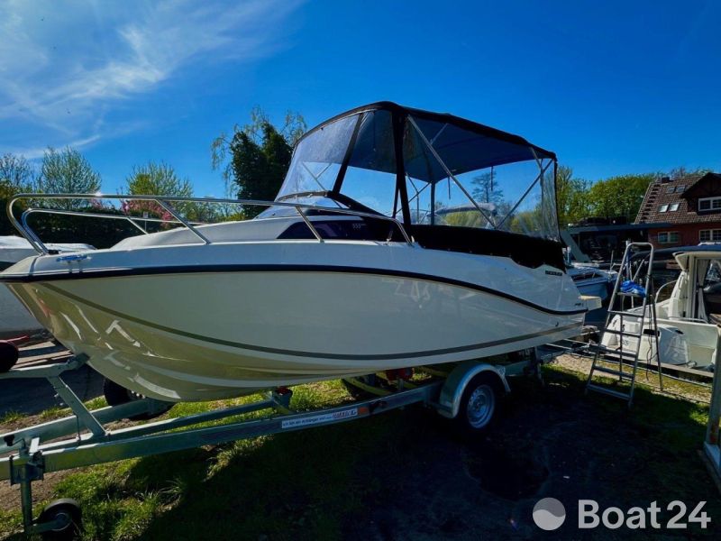 Quicksilver ACTIV 555 CABIN