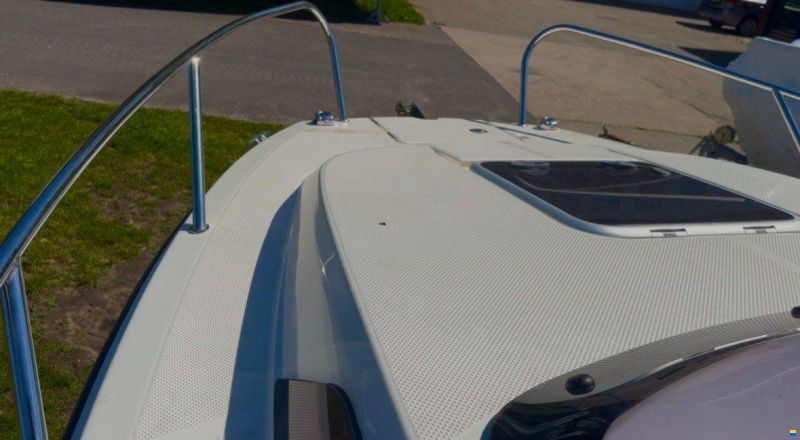 Quicksilver ACTIV 555 CABIN