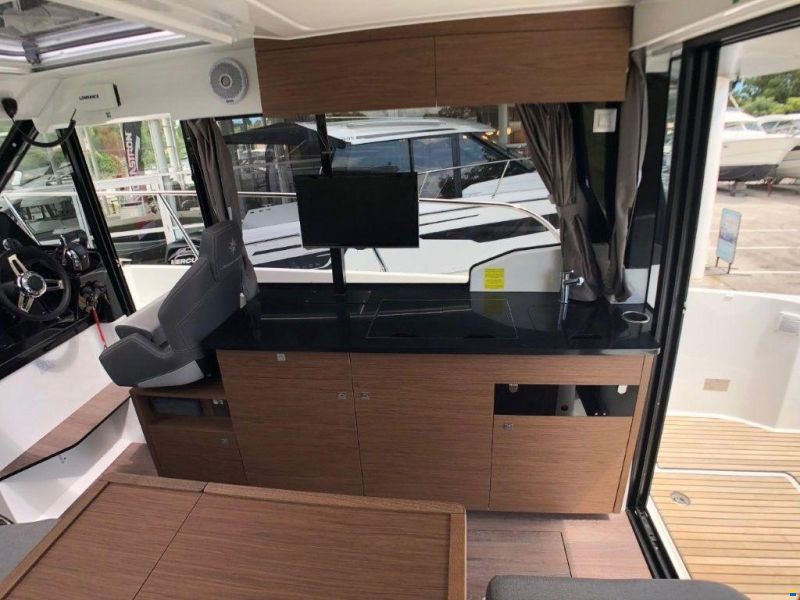 Jeanneau MERRY FISHER 1095