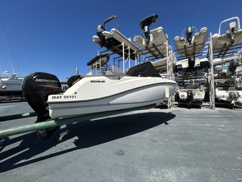 Quicksilver 605 SUNDECK