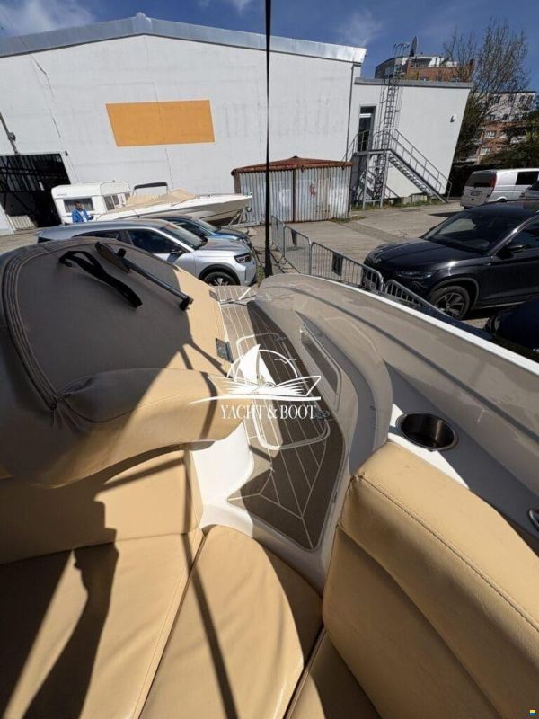 Rinker 246 Captiva CC
