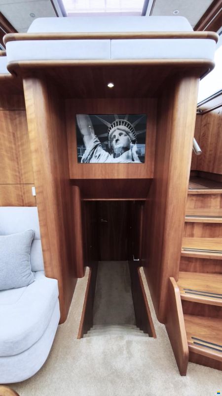 B. van den Hoven Exclusive 1600