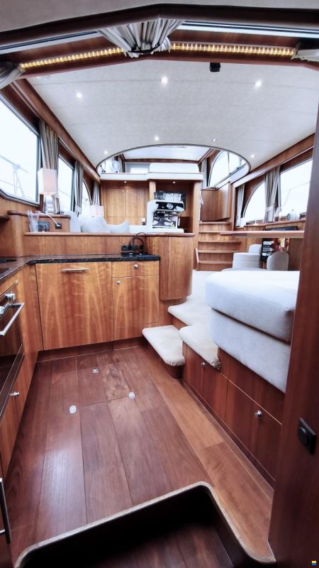 B. van den Hoven Exclusive 1600