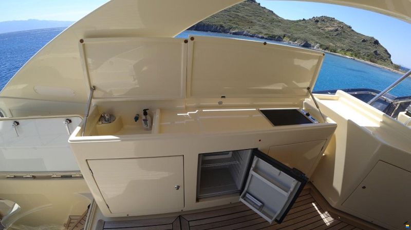 Ferretti ALTURA 840