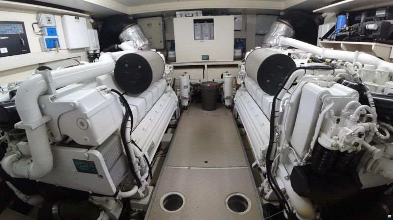 Ferretti ALTURA 840