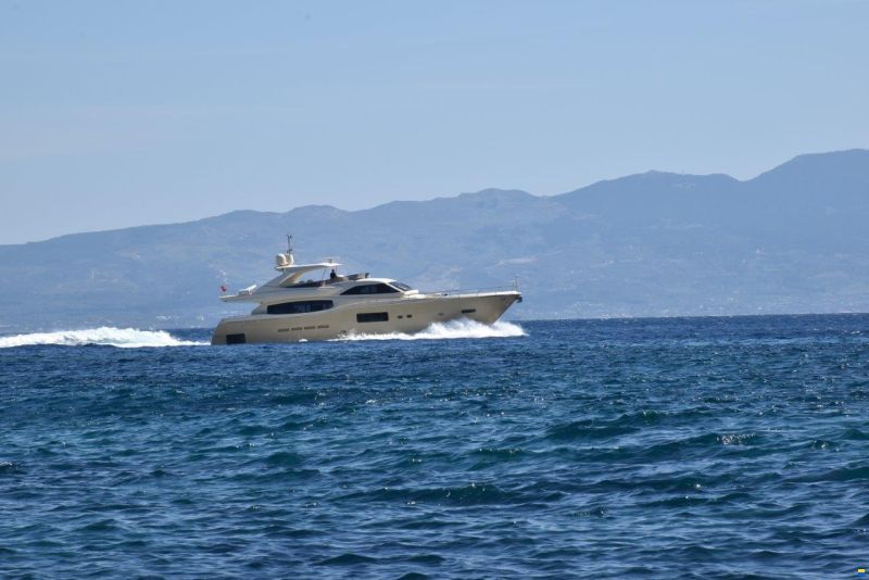 Ferretti ALTURA 840