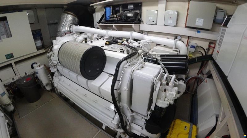 Ferretti ALTURA 840