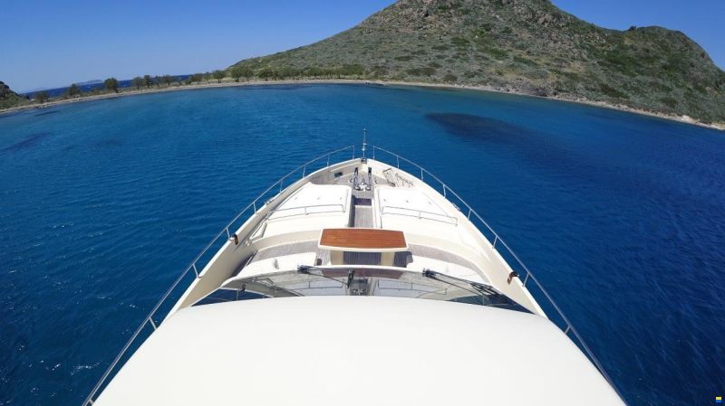 Ferretti ALTURA 840