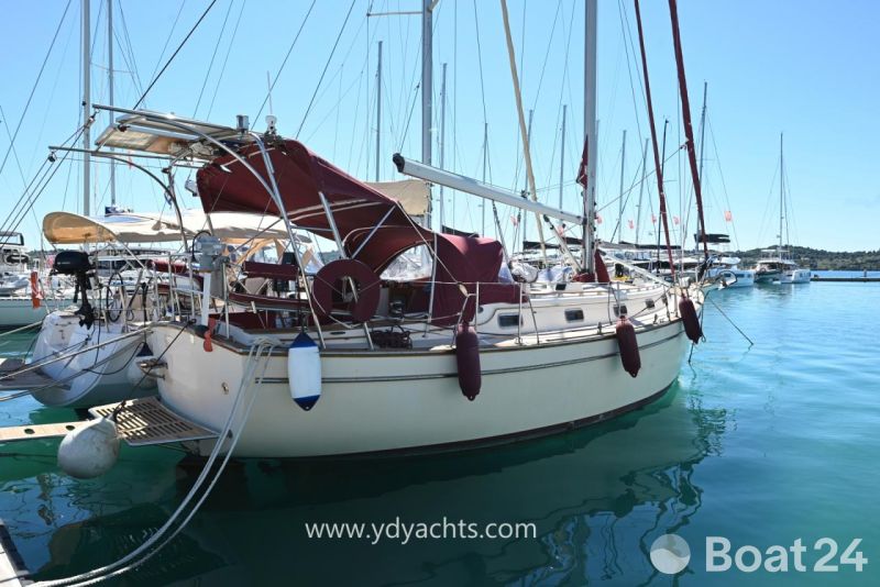 Island Packet 38