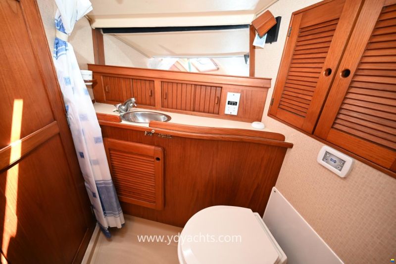 Island Packet 38