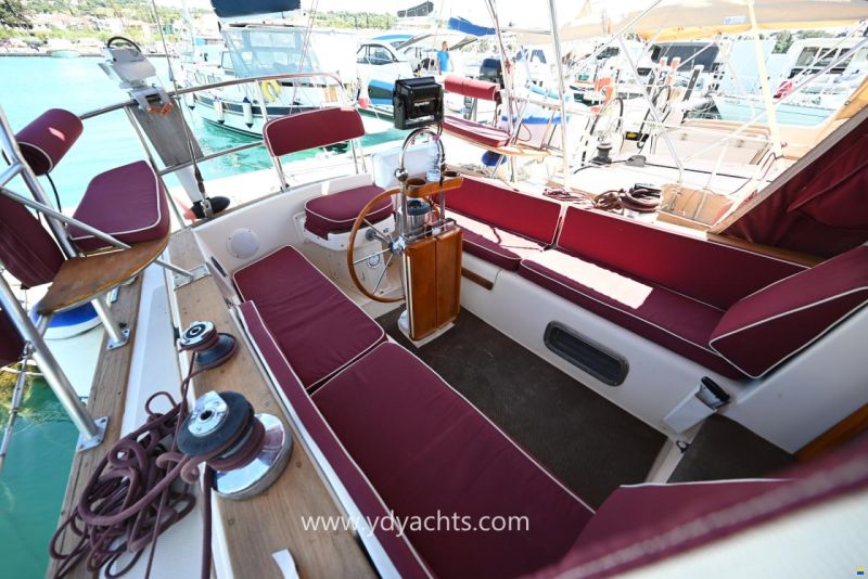Island Packet 38