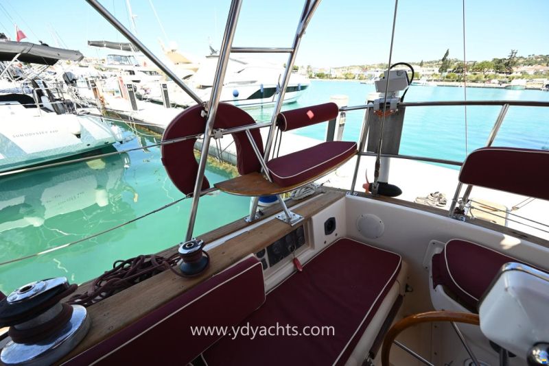 Island Packet 38