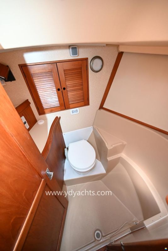 Island Packet 38
