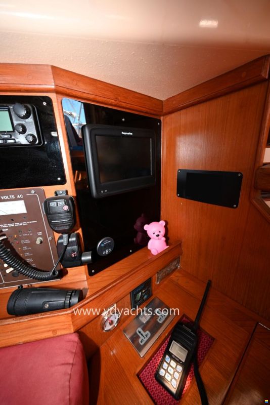 Island Packet 38