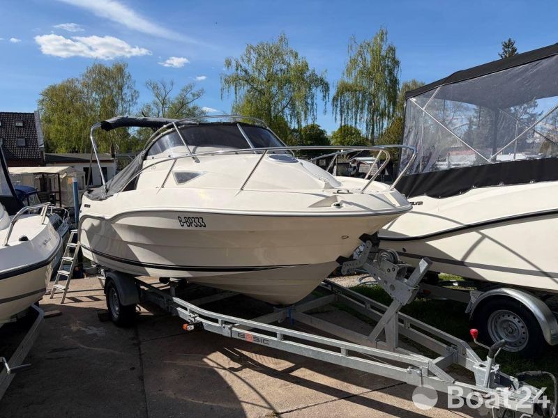 Quicksilver ACTIV 555 CABIN