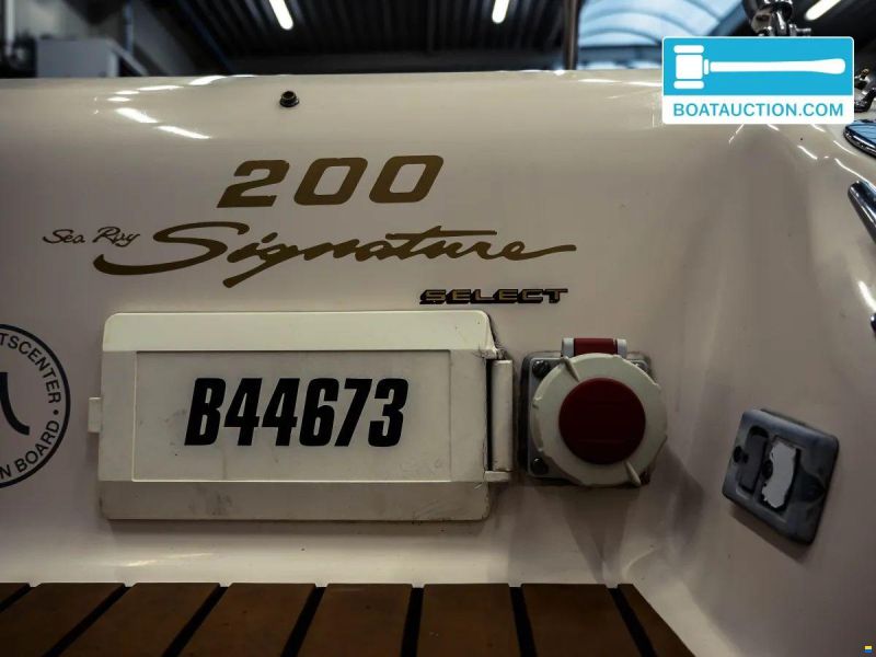 Sea Ray 200 Signature