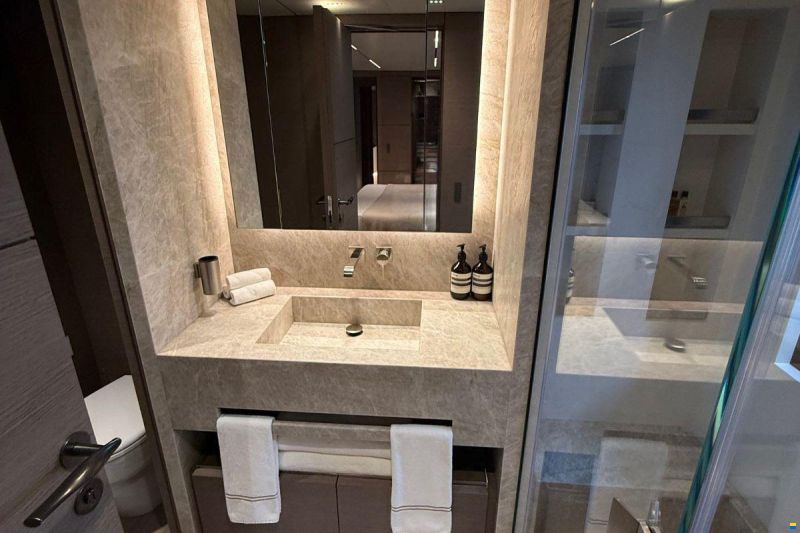 Ferretti Custom Line Navetta 42