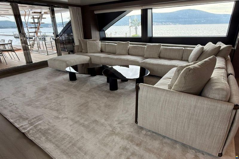 Ferretti Custom Line Navetta 42