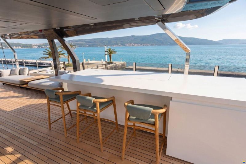 Ferretti Custom Line Navetta 42
