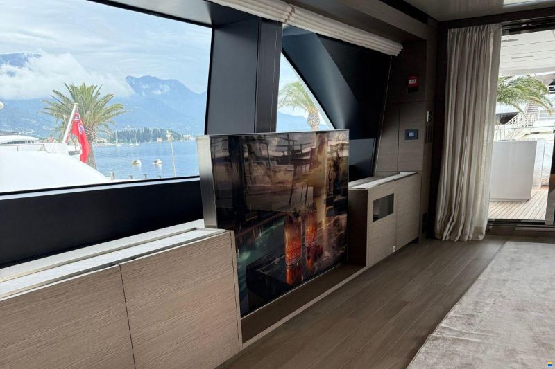 Ferretti Custom Line Navetta 42