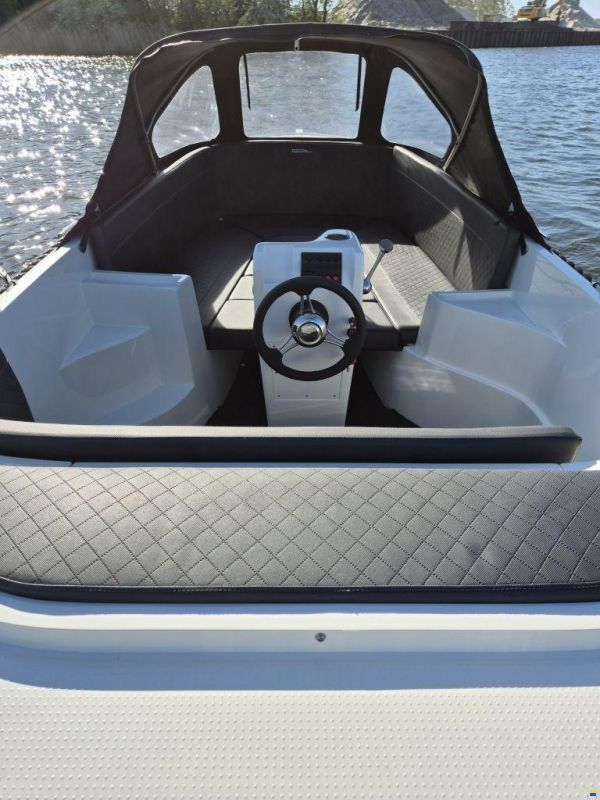 Topcraft 565 Tender