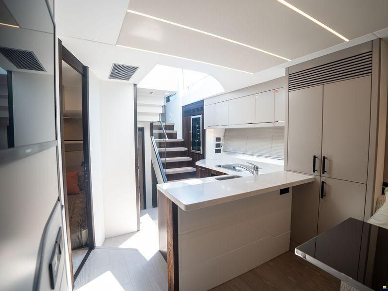 Sunseeker Predator 75