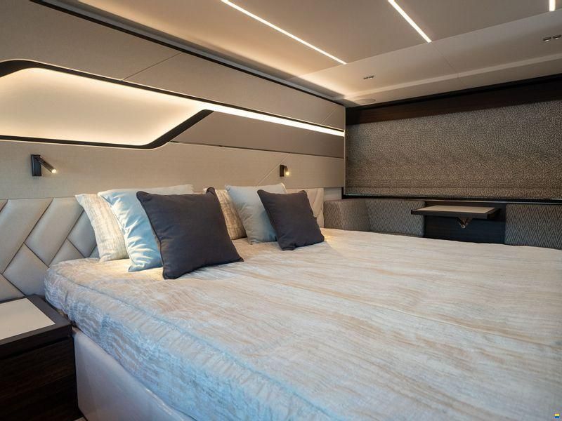 Sunseeker Predator 75