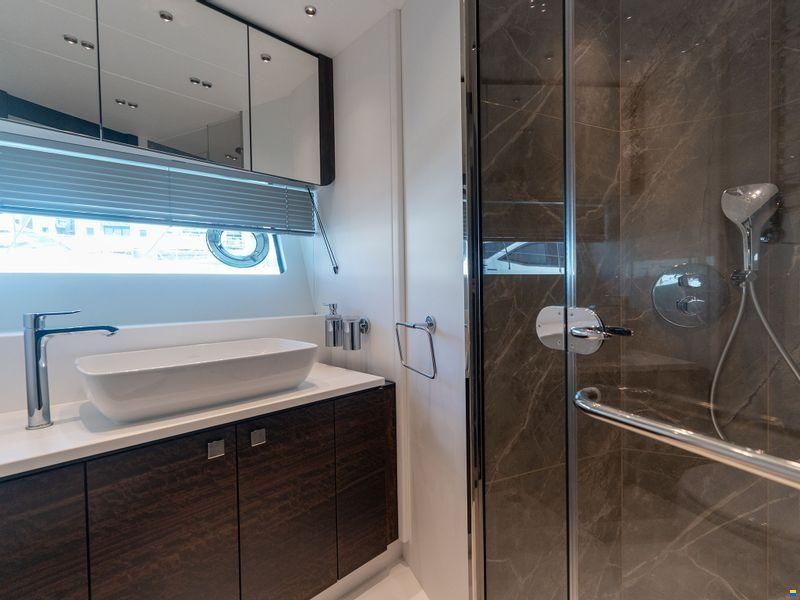 Sunseeker Predator 75