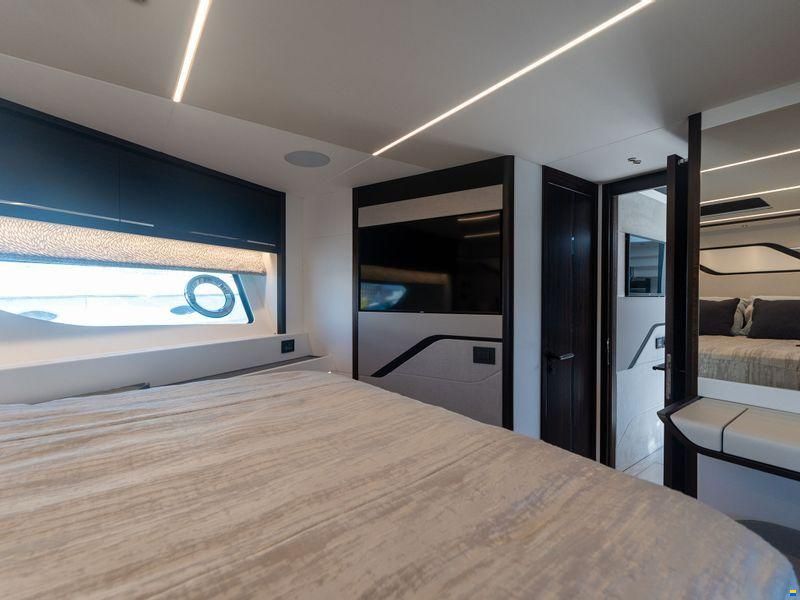 Sunseeker Predator 75