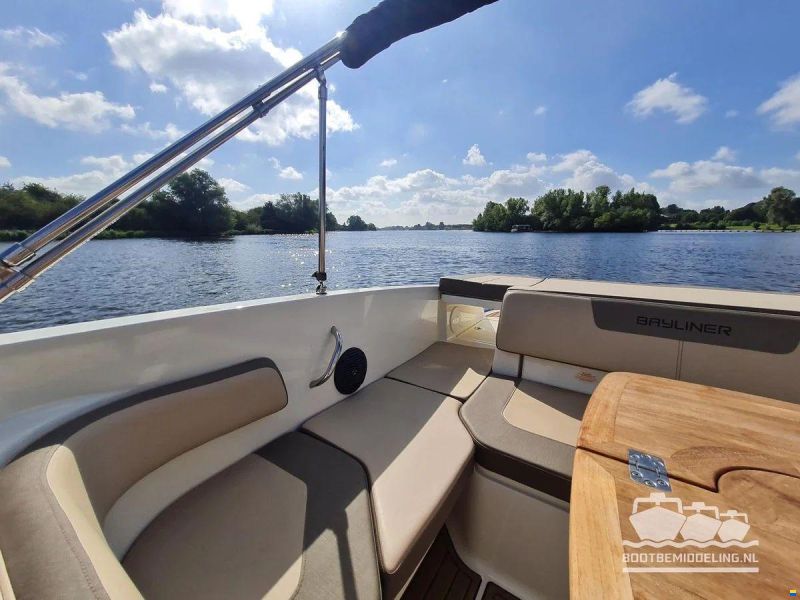Bayliner VR6 Bowrider