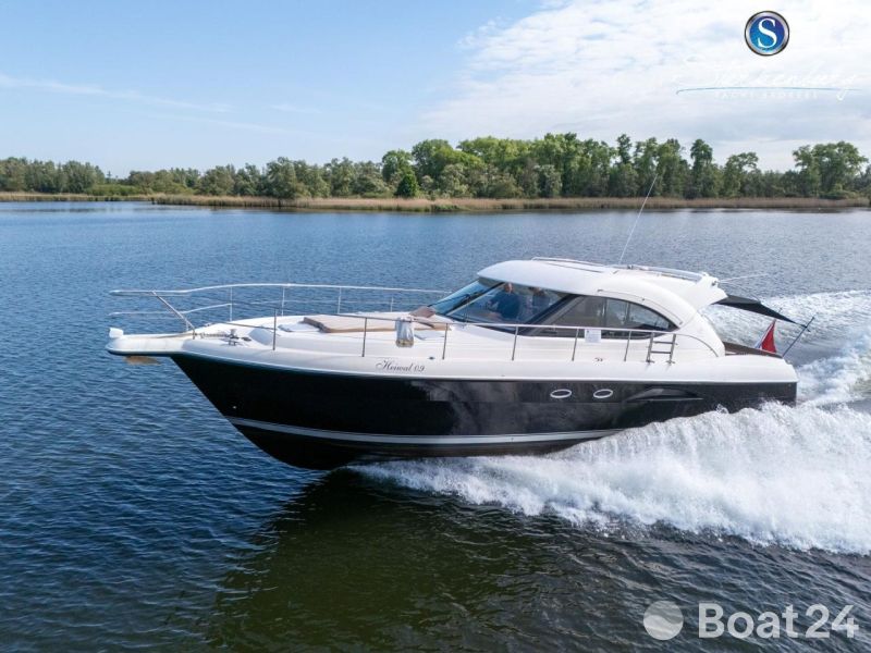 Riviera Rivièra 4700 Sport Yacht