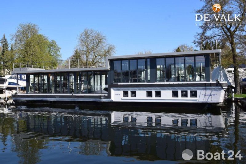 Luxe motor 24 m
