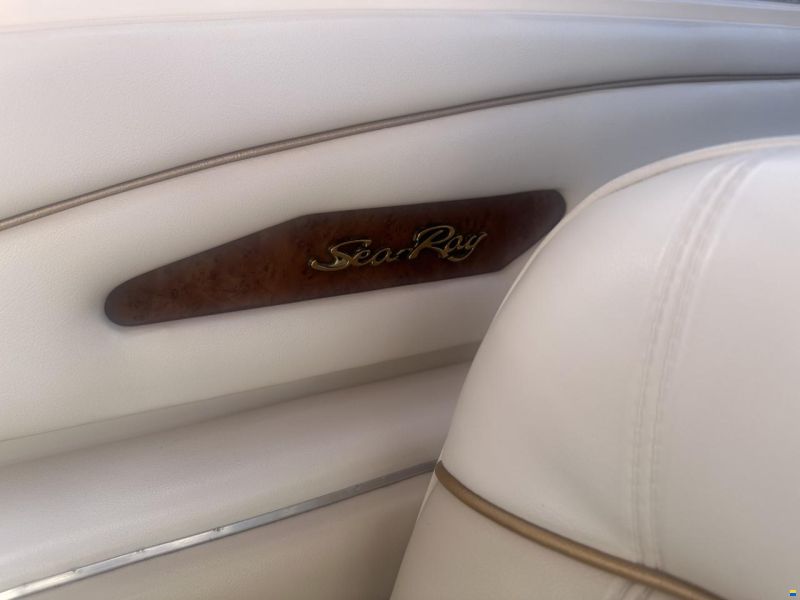 Sea Ray 220 Signature Select Overnighter