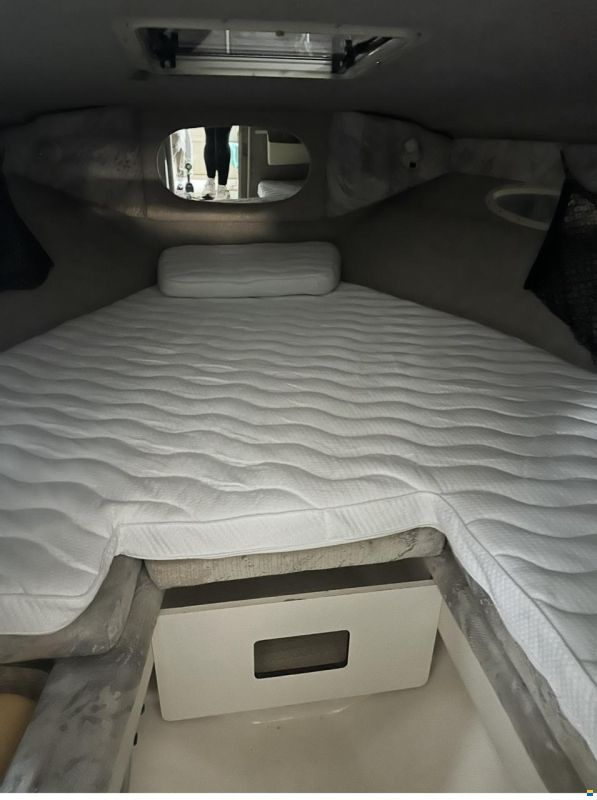 Sea Ray 220 Signature Select Overnighter